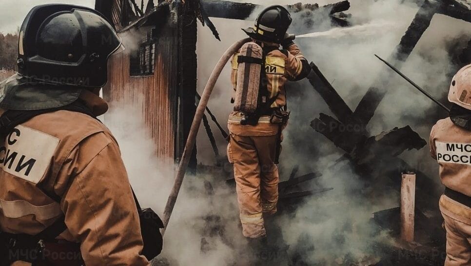    Выплаты сотрудникам и работникам за вред при исполнении служебных обязанностей