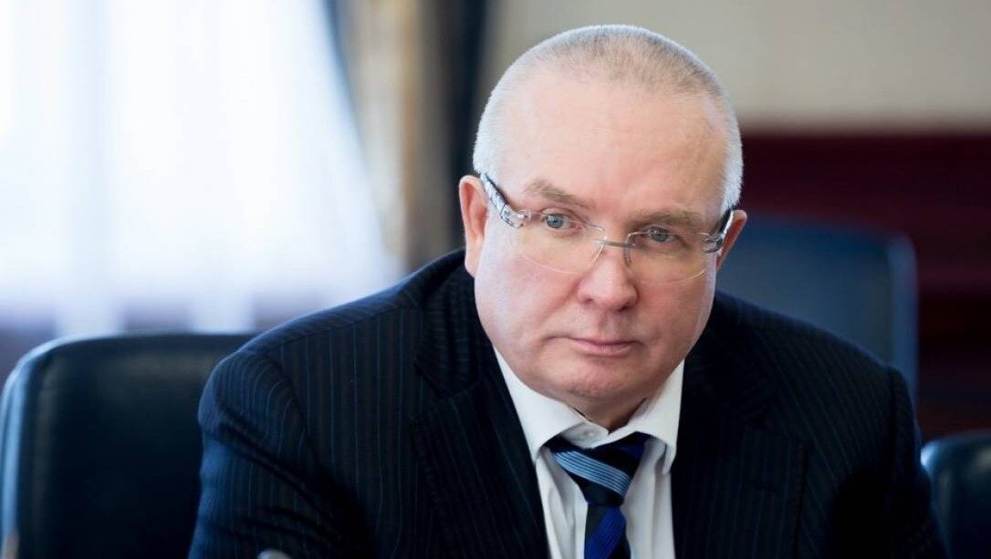     Муксун.fm выяснил, как депутат окружной думы построил свою бизнес-империю и действительно ли разговоры о нем опасны для репутации и жизни.