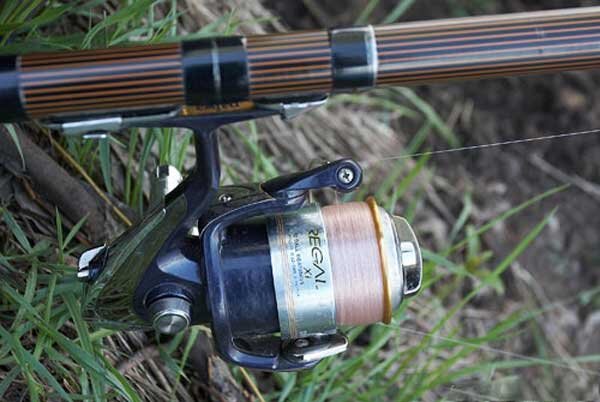 крепеж для катушки на удочку. зимняя удочка с катушкой "leo-b65. гайка катушкодержателя shimano. леска на катушке спиннинга. катушка для удилища complexity.