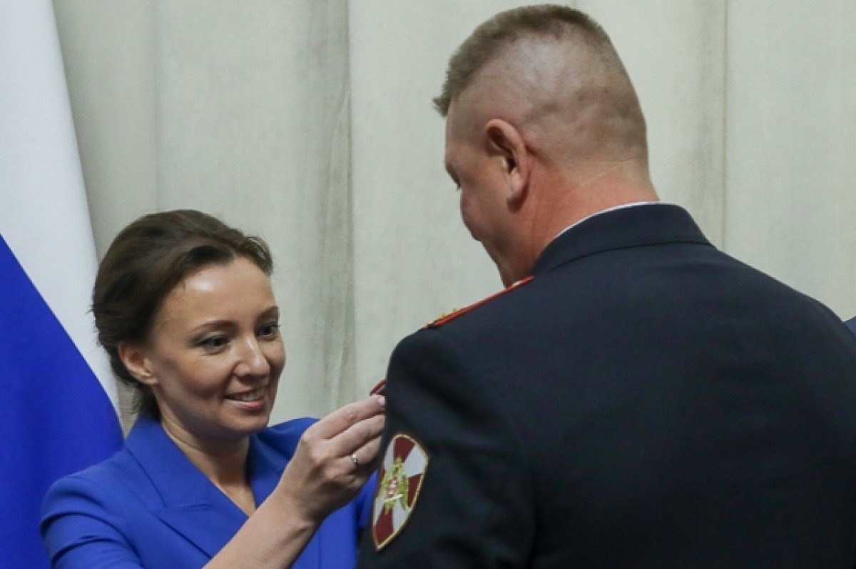    Вице-спикер Госдумы РФ Кузнецова вручила награды пензенским росгвардейцам