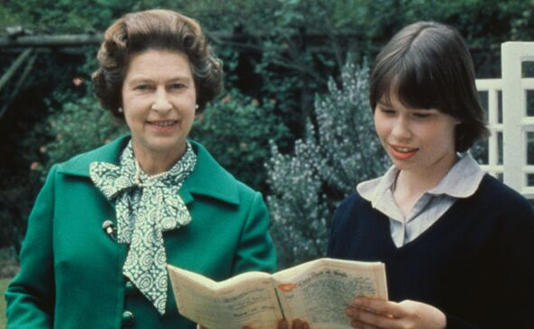 Королева с Сарой Чатто