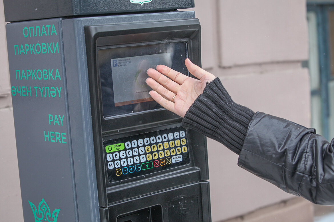 Повышение тарифов коснется улиц Казани, где в пиковые часы загрузка парковочных мест достигает 95–100%. Фото: © «Татар-информ»