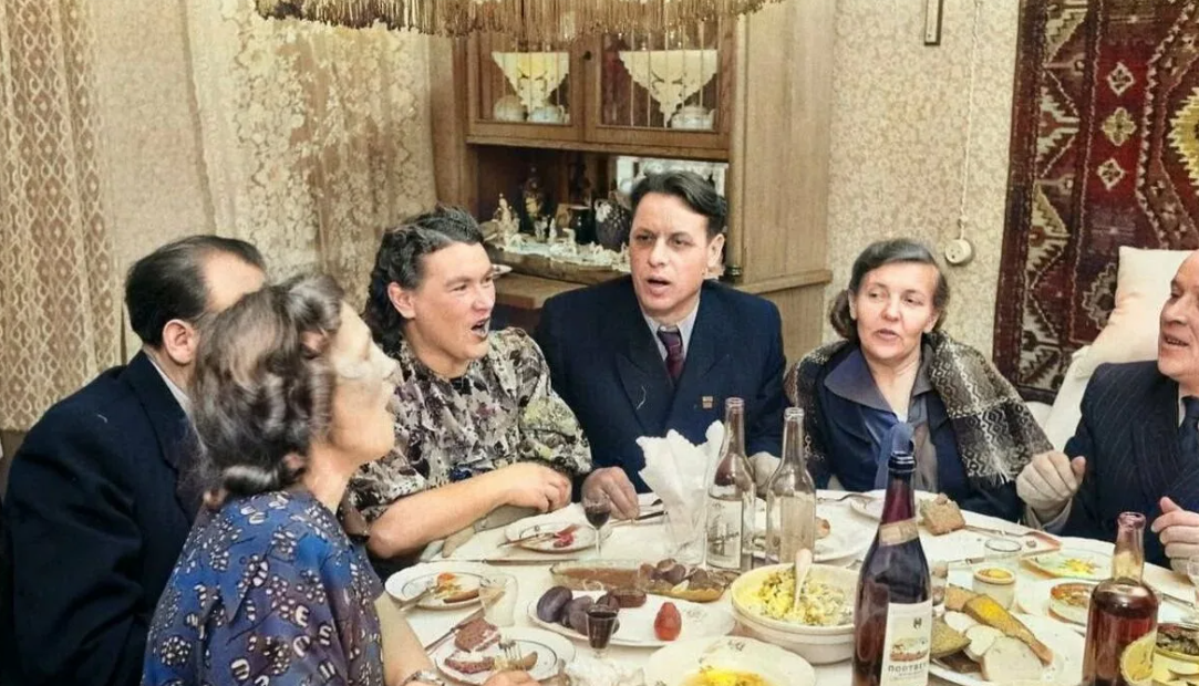 Почему раньше в СССР ходили в гости гораздо чаще, чем сейчас в России ...