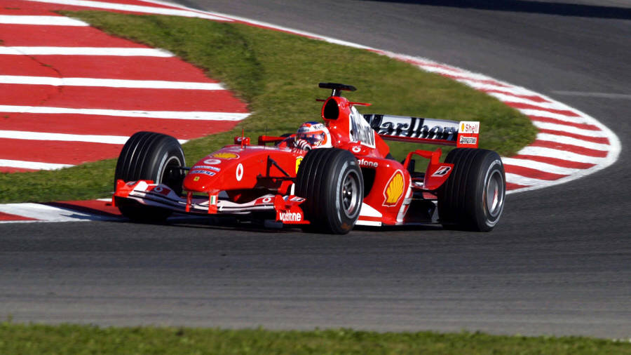 Почему Ferrari нужна всяческая помощь в 2004 году? Два года назад её F2002 был настолько удачен, что соперникам пришлось как следует призадуматься, чтобы отыграть отставание.