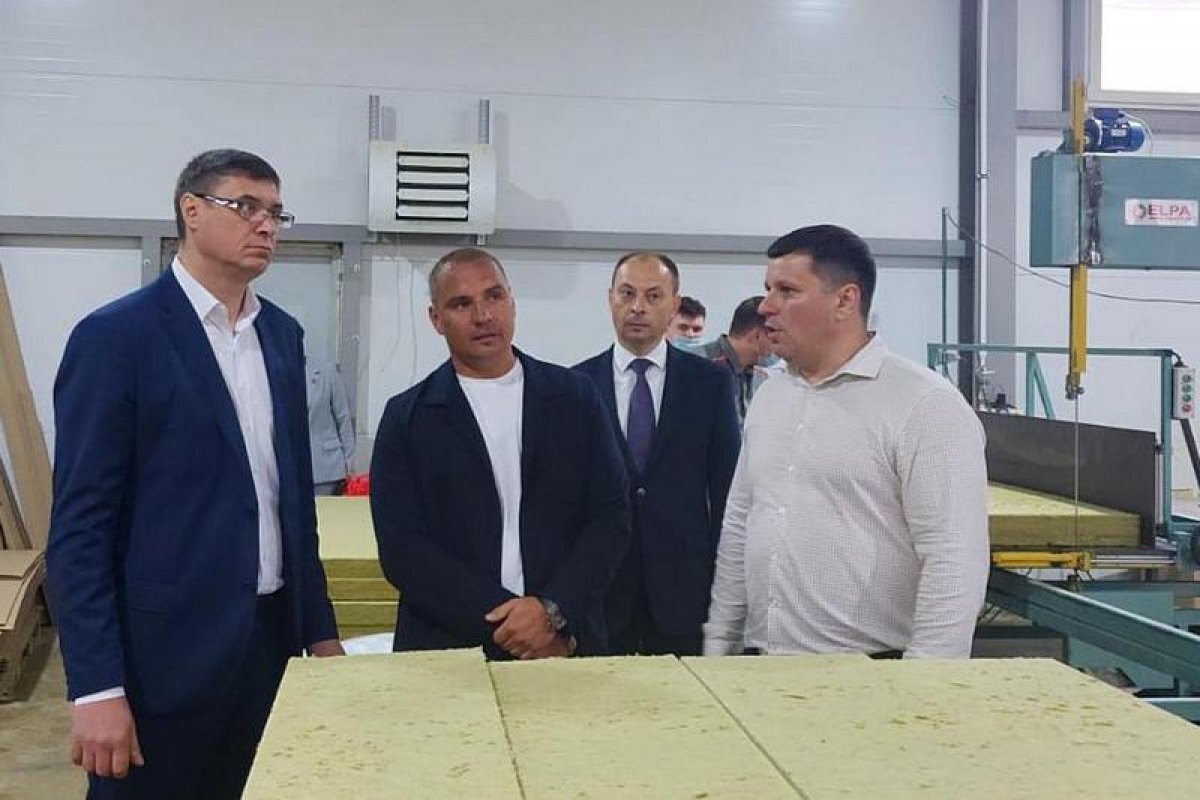    Авдеев посетил завод по выпуску материалов для звукоизоляции под Судогдой