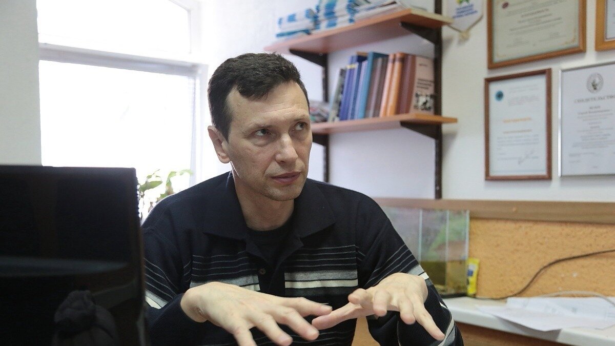     Отказ в возбуждении дела связан с отсутствием в действиях активиста состава преступления.
