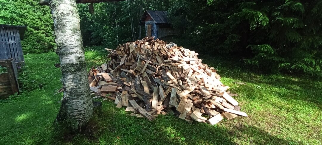 Это дрова прошлого года. Новые я сфотографировать в спешке забыла.