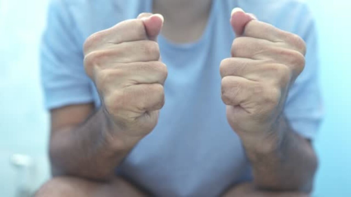 Мужчина испытывает проблемы с опорожнением. Фото автора: Anut21ng