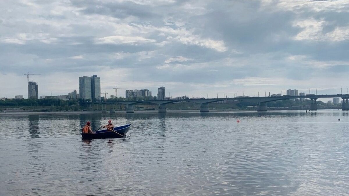 В Перми спасатели вытащили из воды трех человек, которые тонули у  Коммунального моста | Properm.ru | Дзен