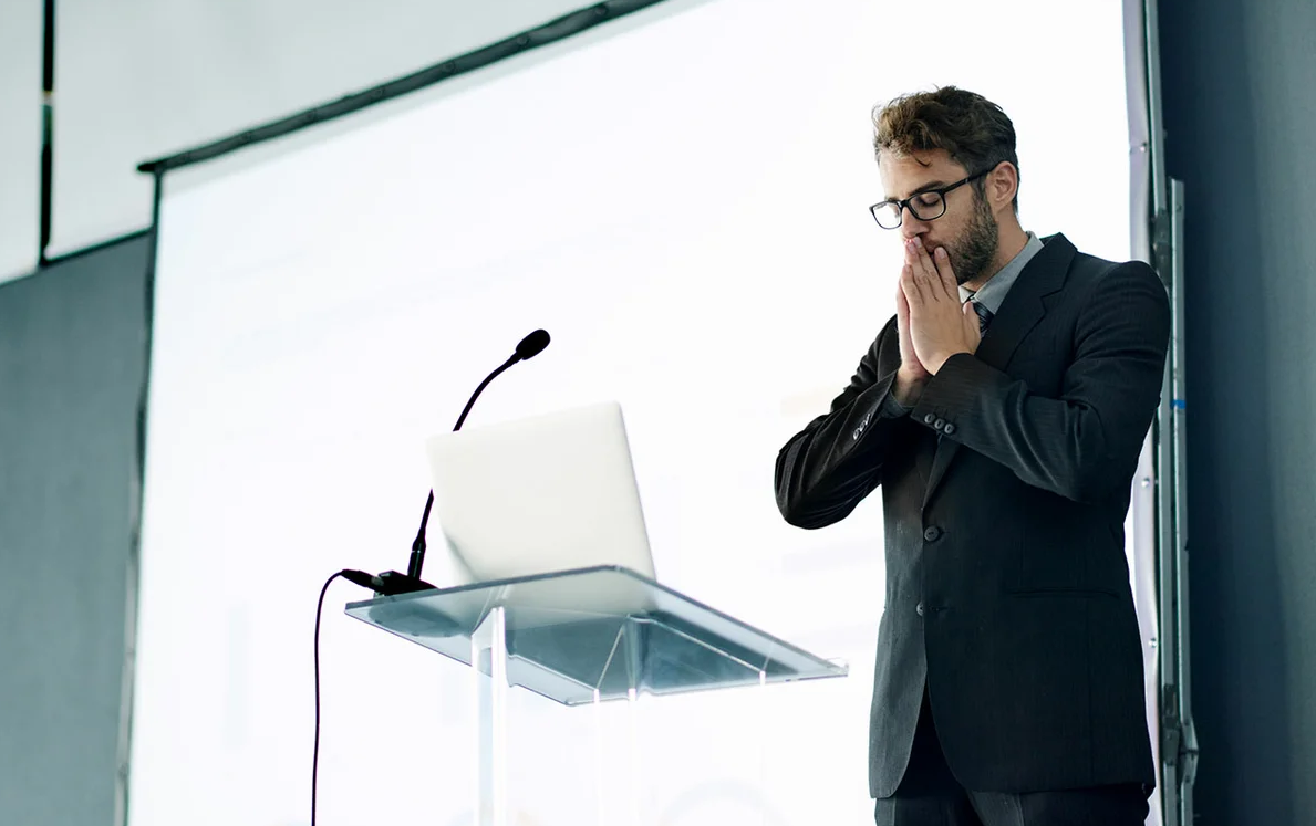 Сосредотачиваясь на своих ошибках и дефектах речи, мы упускаем из внимания, как проходит выступление, какую реакцию дают на него зрители (фото из открытых источников)