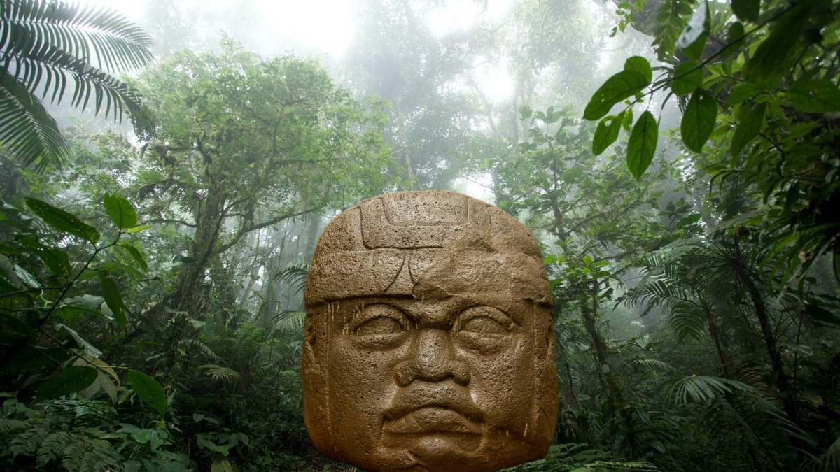 Известная ольмекская каменная голова