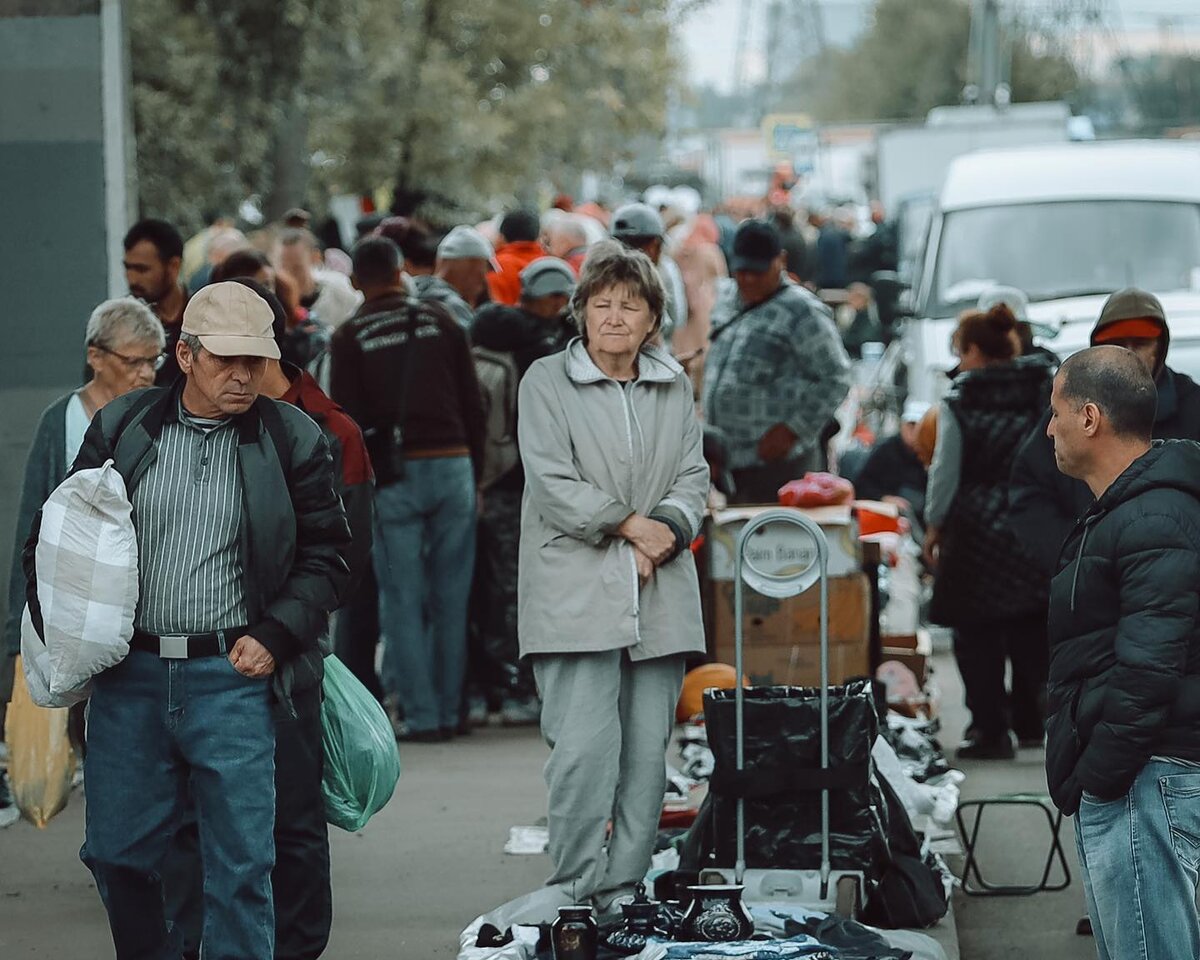 Блошиный рынок на жд станции Сортировочной в Питере