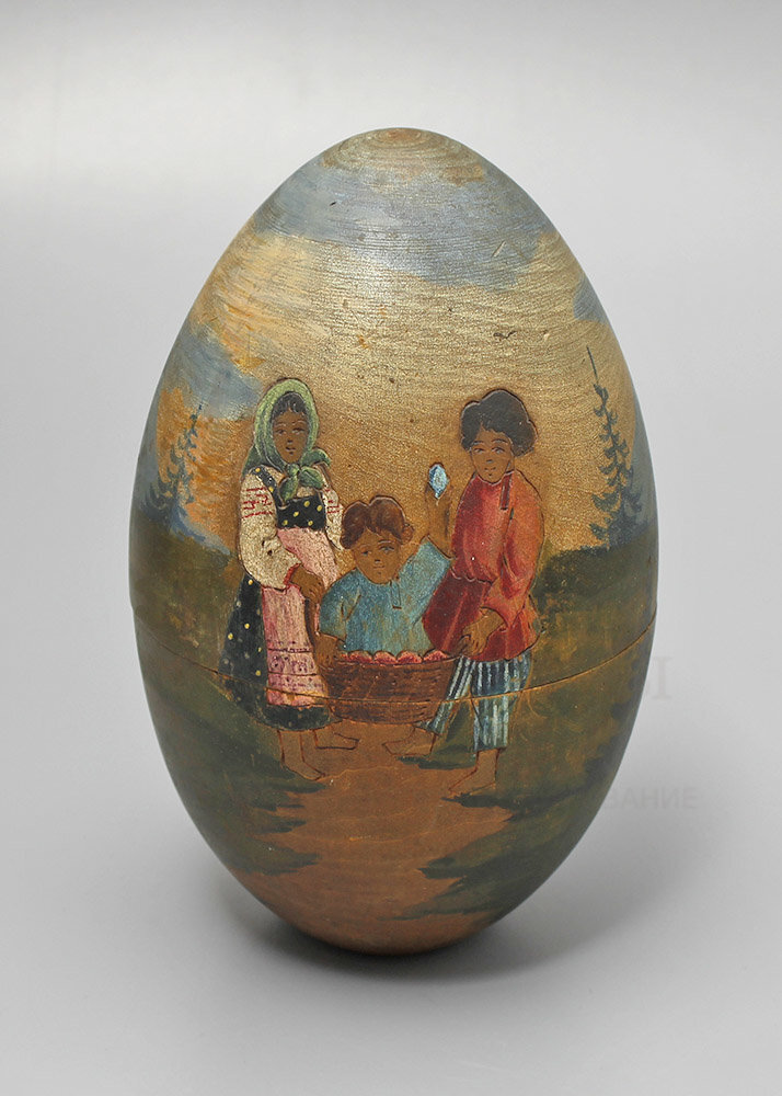 Яйцо-шкатулка пасхальное «Крестьянские дети с корзиной яиц», Абрамцево, нач. 20 в. В продаже! Фото с нашего сайта dvaveka.ru