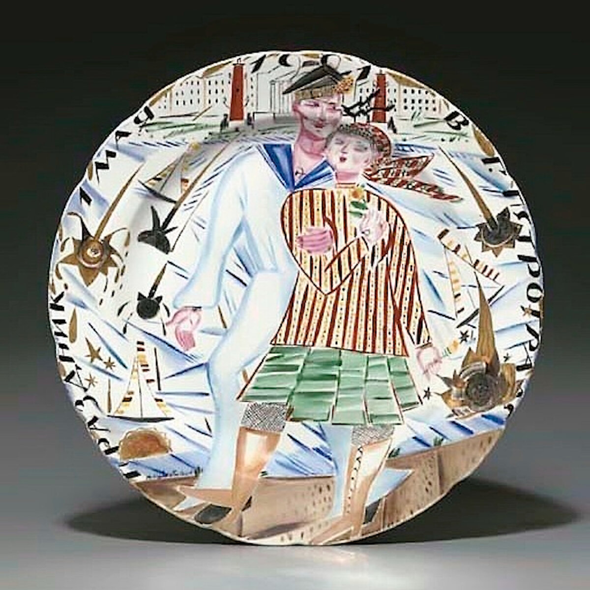 Большое фарфоровое блюдо с росписью Александры Щекотихиной-Потоцкой. Изображен моряк Балтийского флота с подругой, на заднем плане - старая фондовая биржа с лодками на фоне залпов фейерверка. Диаметр 35,8 см. Продано за 48 000 фунтов стерлингов 30 ноября 2005 г. https://www.christies.com