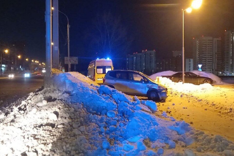     Парень, придавленный иномаркой на Большевистской в Новосибирске, умер в реанимации. Фото: Госавтоинспекция по Новосибирску.