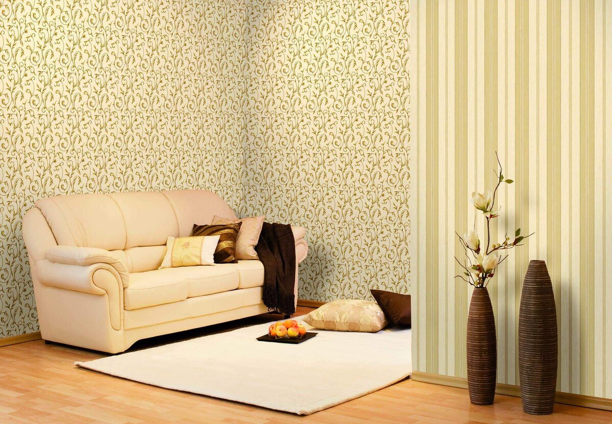 обои на стене