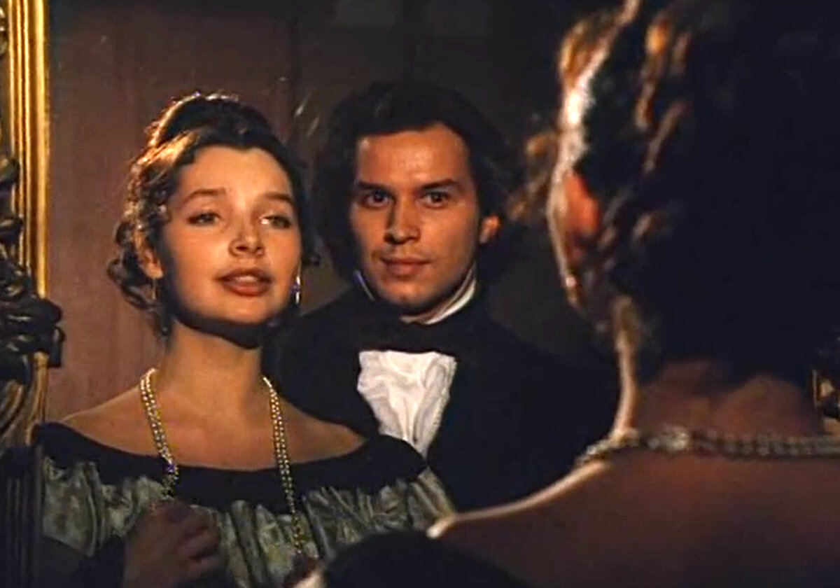 Наталия Антонова (Вера) и Александр Вершинин (Алексей Кольцов). Кадр из кинофильма "На заре туманной юности", 1997 г., режиссер Василий Панин, сценаристы Василий Панин, Эдгар Смирнов, композитор Евгения Дога (скриншот)