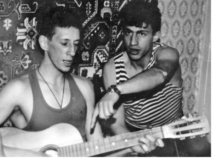 С гитарой - Евгений Брайко