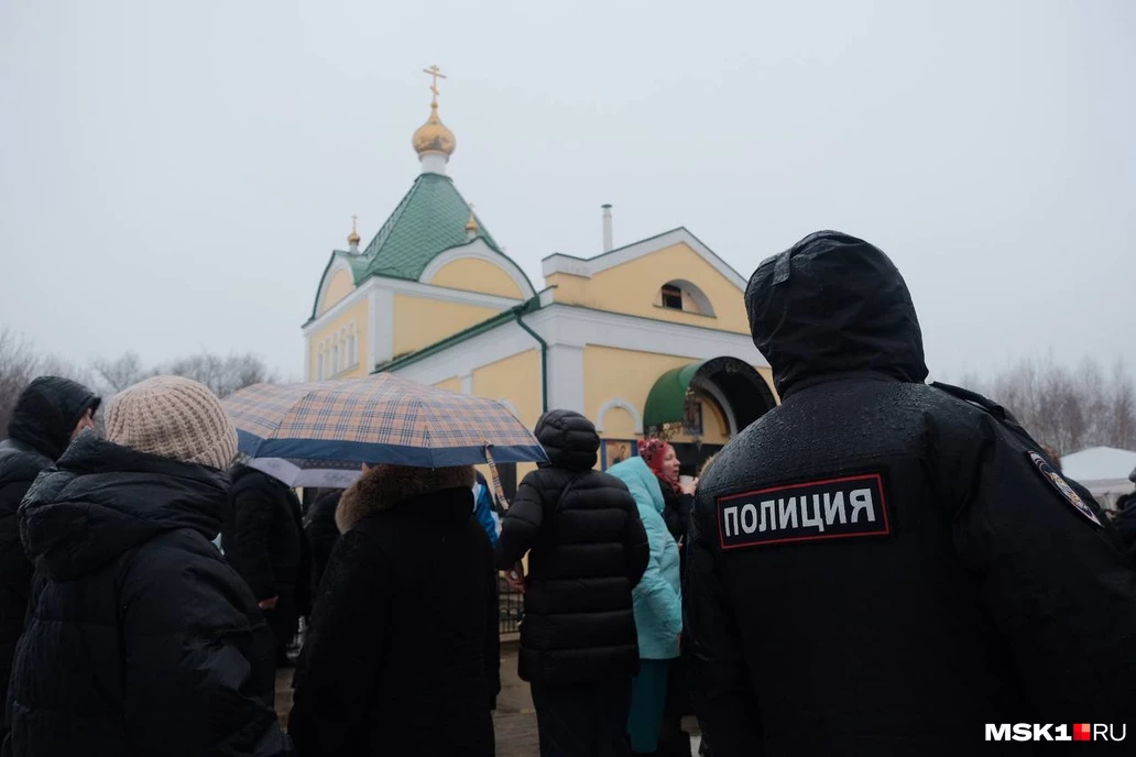 На Святом озере прошел народный сход против строительства мечети 
Фото: Андрей Федоров / MSK1.RU