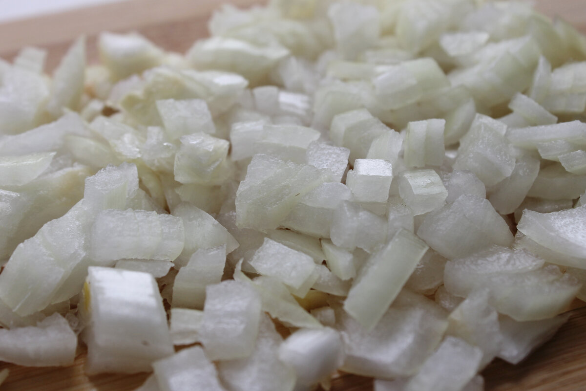 Чем мельче, тем меньше заметнее он.