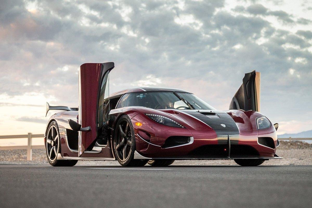 Машина Koenigsegg Agera r фиолетовый