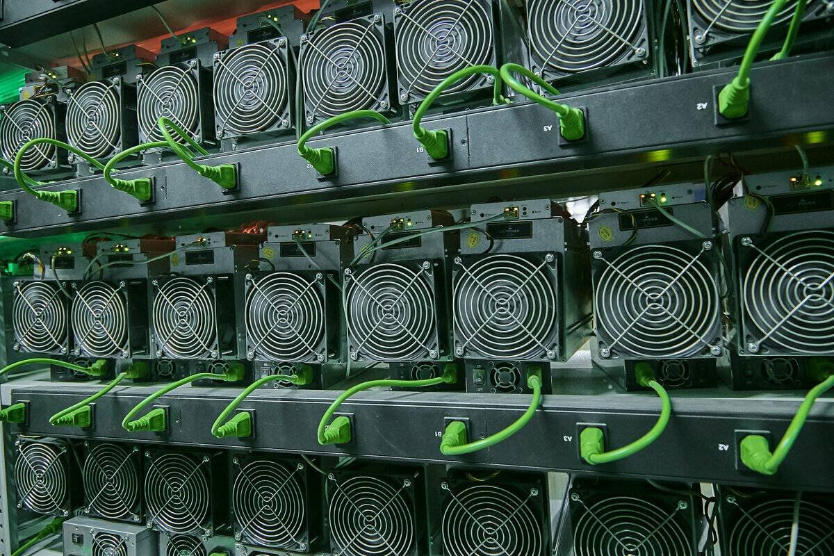 Майнинг что это. ASIC для майнинга. Майнинг биткоинов асик. Биткоин ферма асик. ASIC для майнинга ферма
