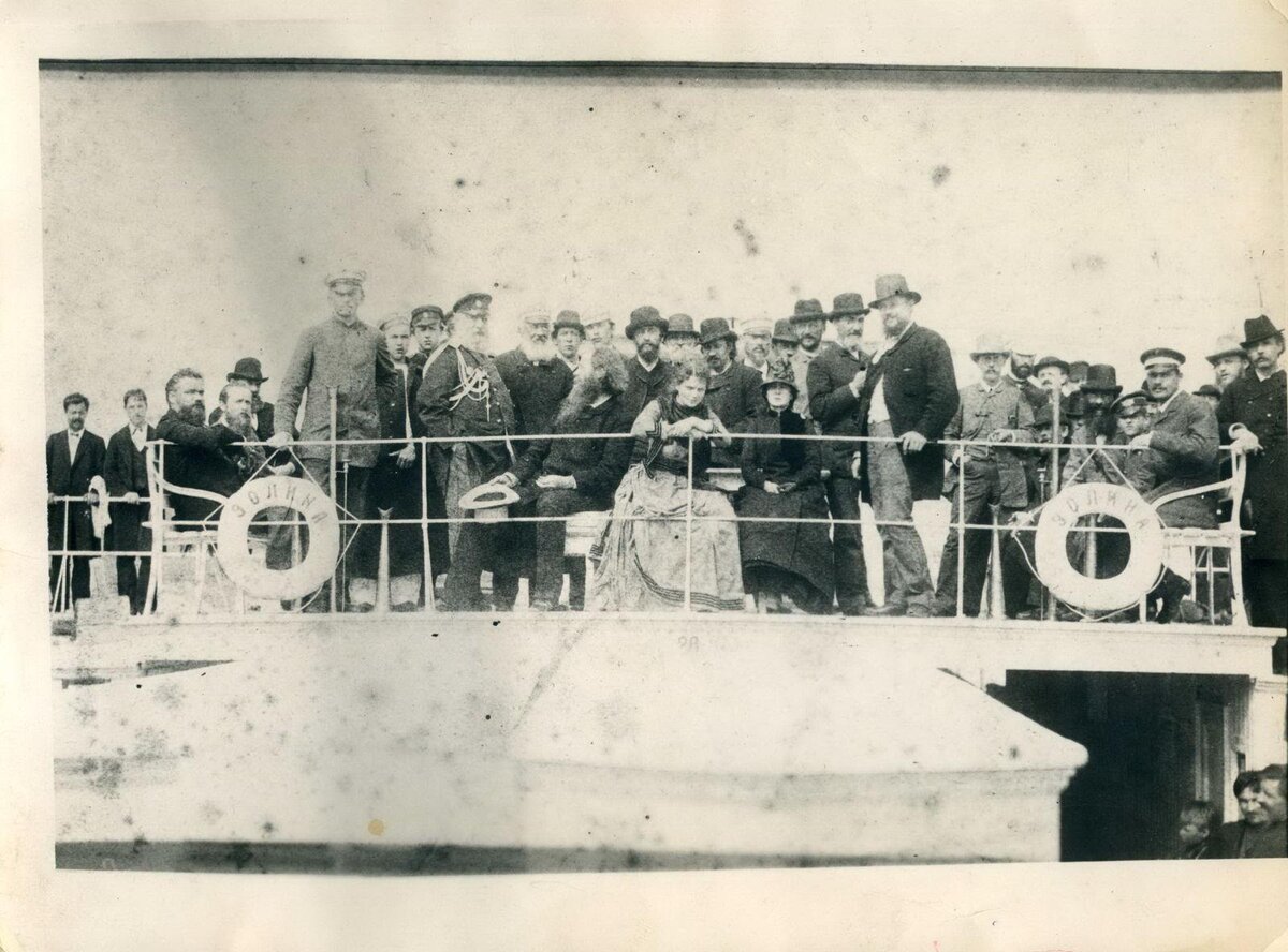 Пароход «Эолина», на котором писатель Владимир Короленко прибыл в Юрьевец для наблюдения солнечного затмения. Фото: Андрей Карелин, 1887 год