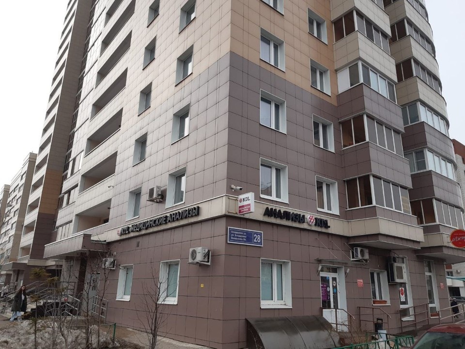     По словам соседей, в их подъезде многие квартиры отдаются в аренду. Адель ХИСАМОВ