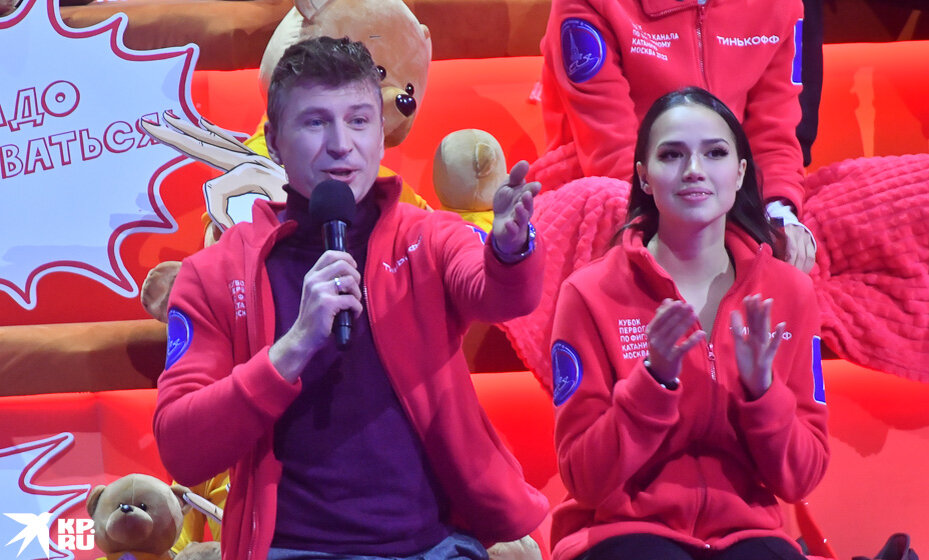    Алина Загитова, Алексей Ягудин перед стартом второго дня Кубка Первого канала. Фото: Владимир ВЕЛЕНГУРИН, КП