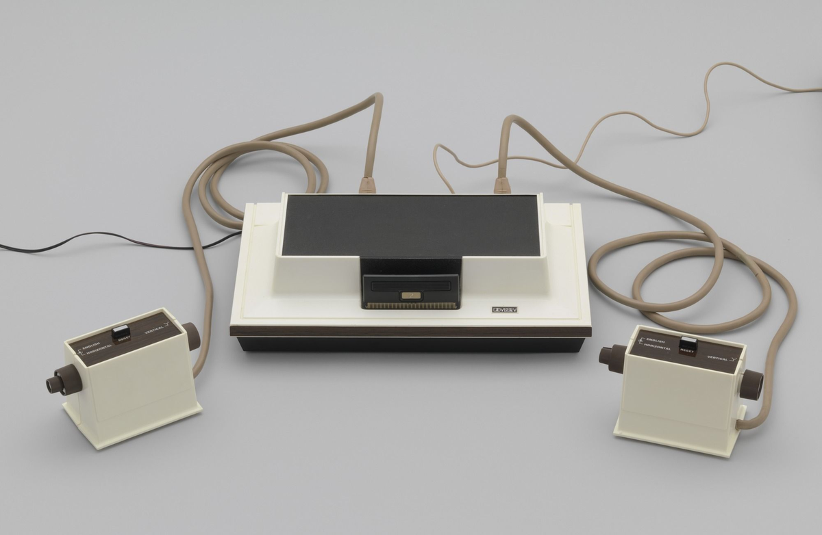 Первая консольная игра. Игровая приставка Magnavox Odyssey. Консоль Magnavox Odyssey 1972. Magnavox Odyssey первая игровая приставка. Консоль Magnavox Odyssey.