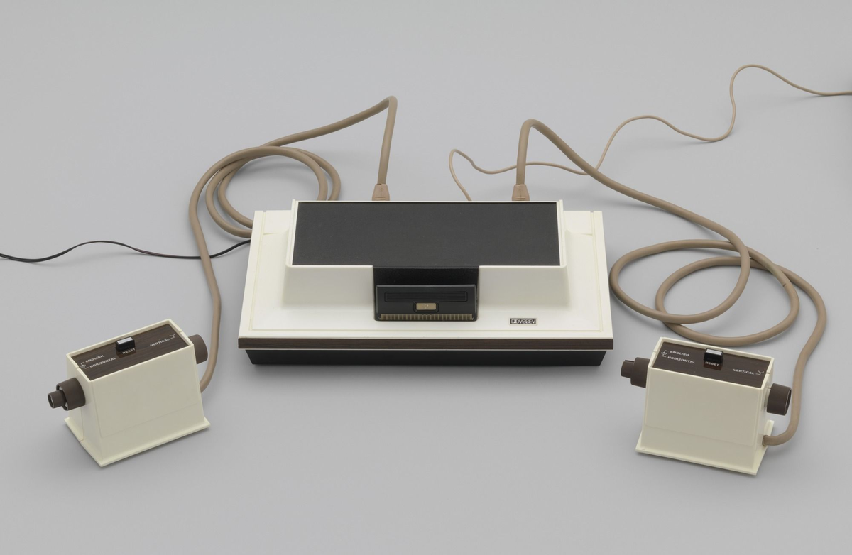 Первые приставки. Игровая приставка Magnavox Odyssey. Magnavox Odyssey первая игровая приставка. Консоль Magnavox Odyssey 1972. Консоль Magnavox Odyssey