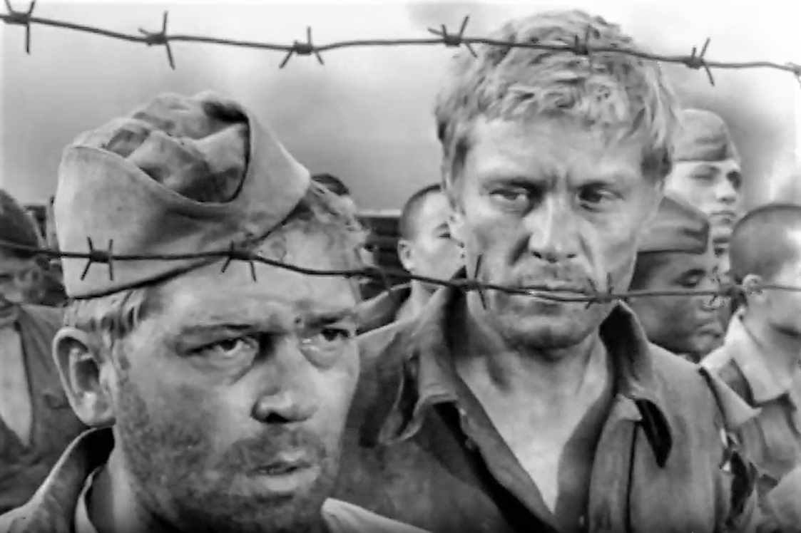 Кадр из фильма "Руины стреляют" (1970)