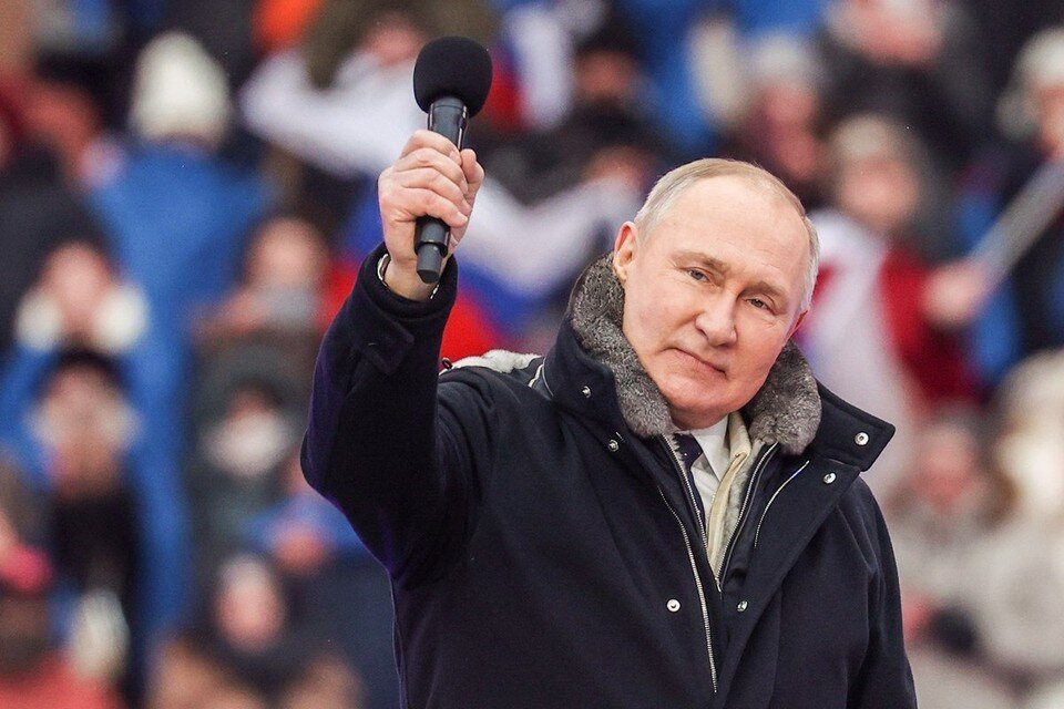     Ветеран ВС США: Владимир Путин виноват лишь в том, что не продал Россию Западу Фото: Сергей Бобылев/ТАСС