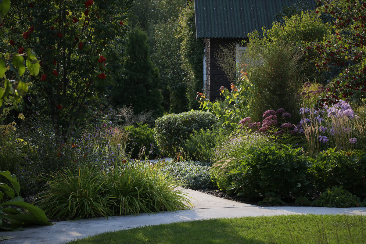 2. В галерее 2 фото, листайте