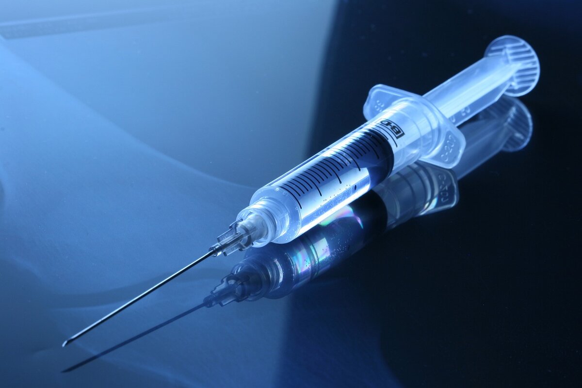    Инъекция ботокса ограничивает сокращение мышц живота и увеличивает продолжительность опорожнения желудка, заставляя пациента испытывать потерю аппетитаИзображение Triggermouse с сайта Pixabay