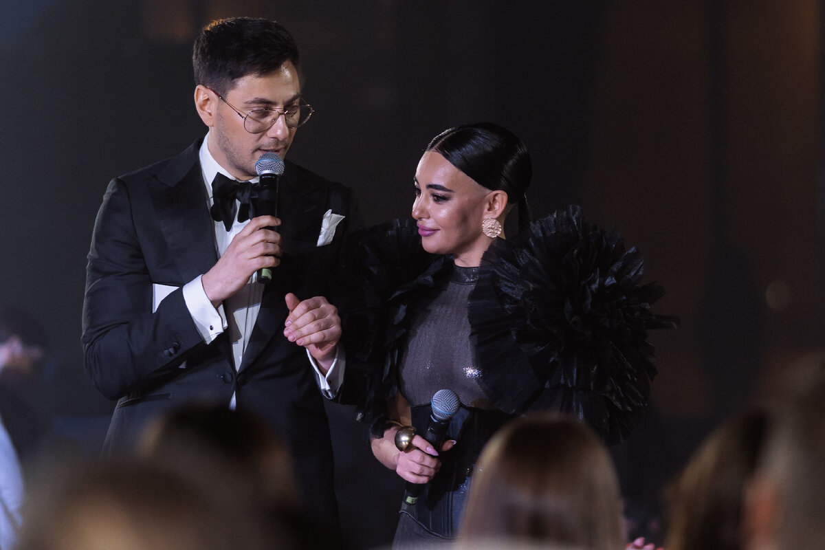 На фото: Руслан Исмаилов и ведущая Наталья Веда