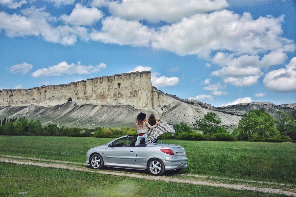 Куда п. Автопутешествие в Крым. Автотуризм Крым. Машина Крым. Белая скала Крым машина.