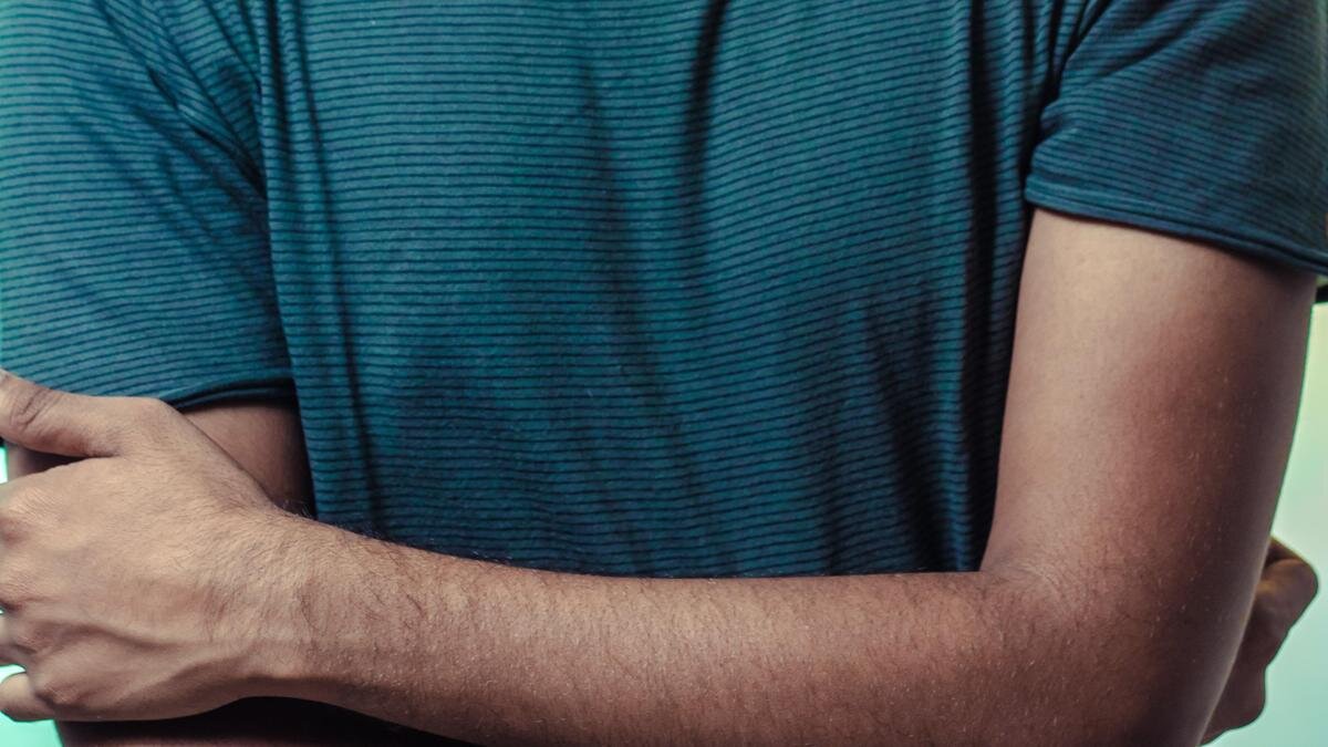    Мужчина в футболке:pexels.com