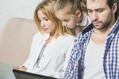    parents-working-with-laptops.jpg ©