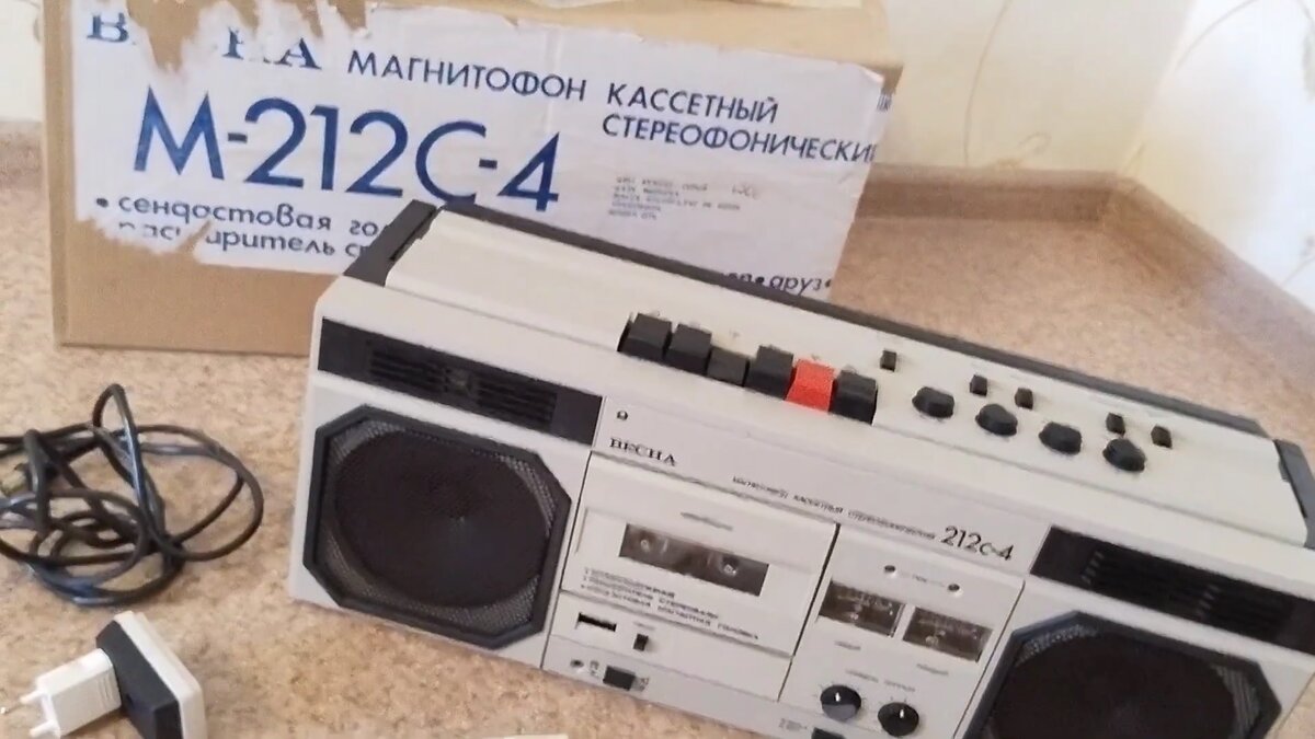 Стереофонический кассетный магнитофон "Весна М-212С-4 