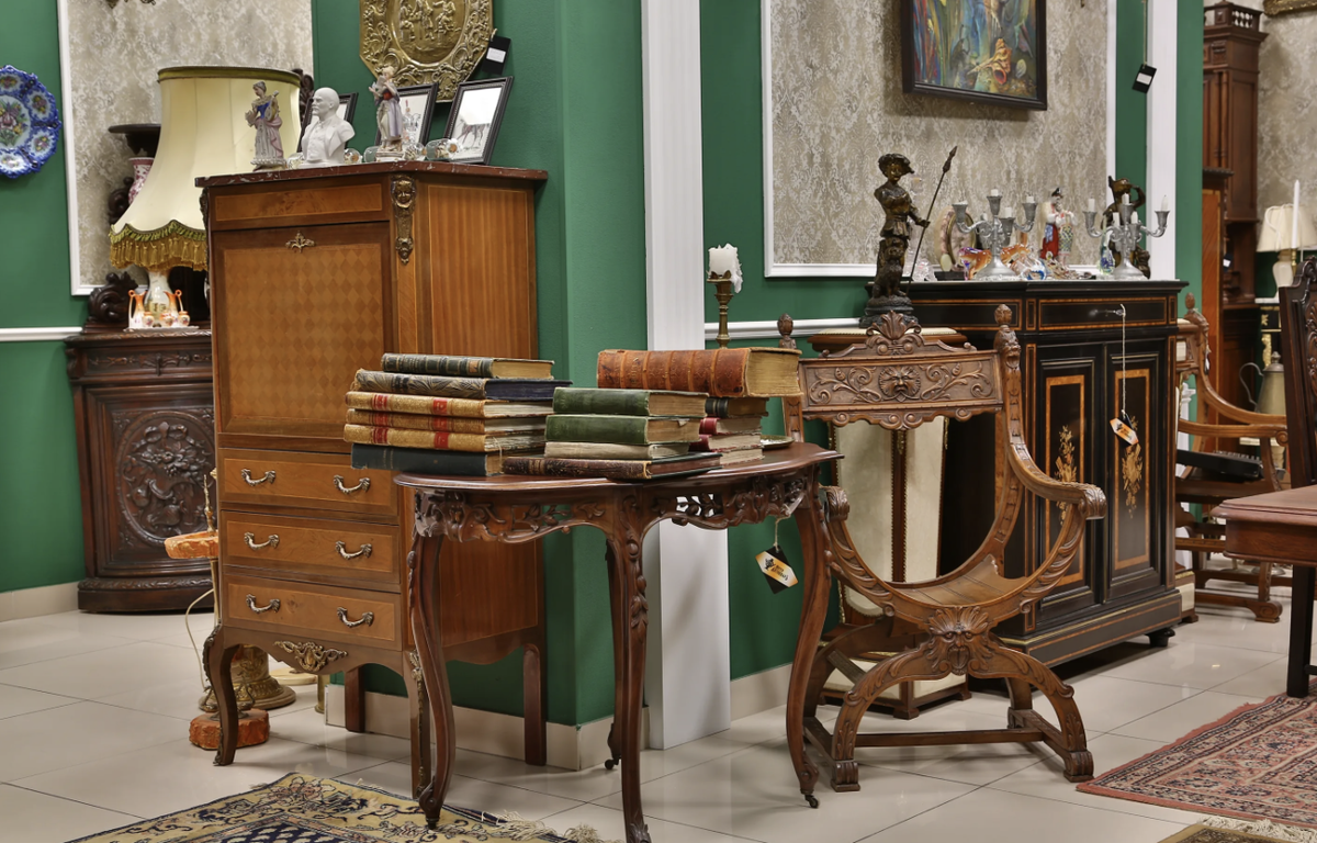 Антикварная мебель