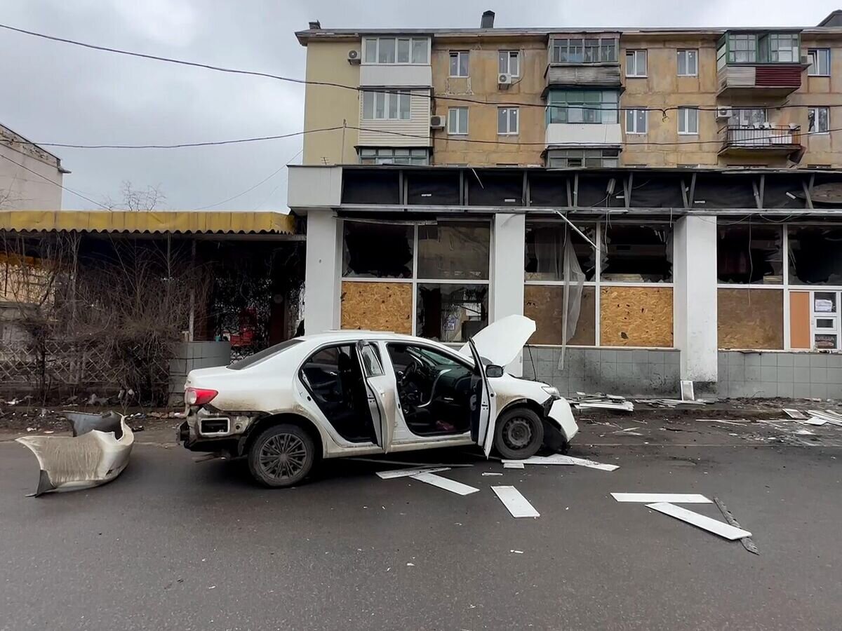    Кадры с места покушения на начальника городского управления МВД в Мариуполе© РИА Новости