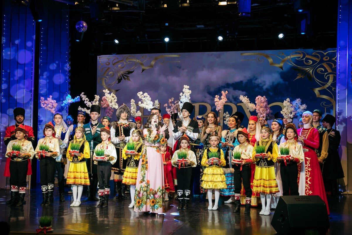    Сургутяне весело, ярко и дружно отметили Навруз