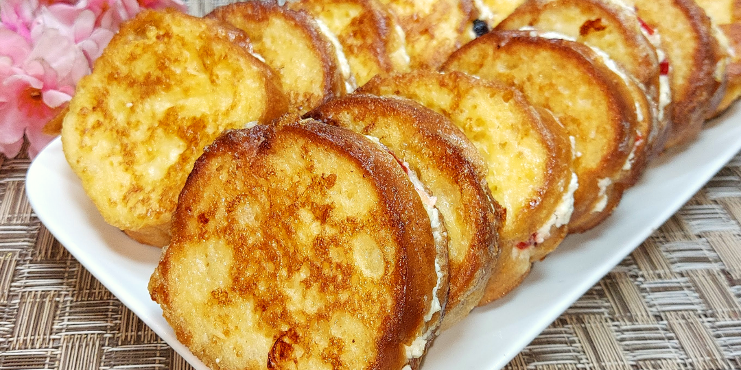 Если дома есть творог и батон готовлю эту вкуснятину к завтраку. Вместо ватрушек. Дети просят готовить каждый день.