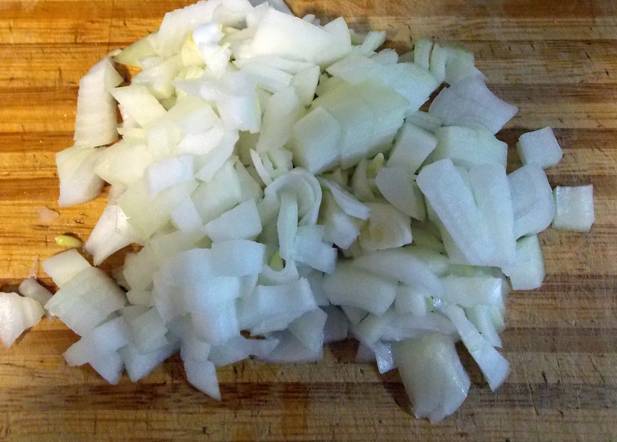 Так выглядит порезанный лук в моём исполнении..