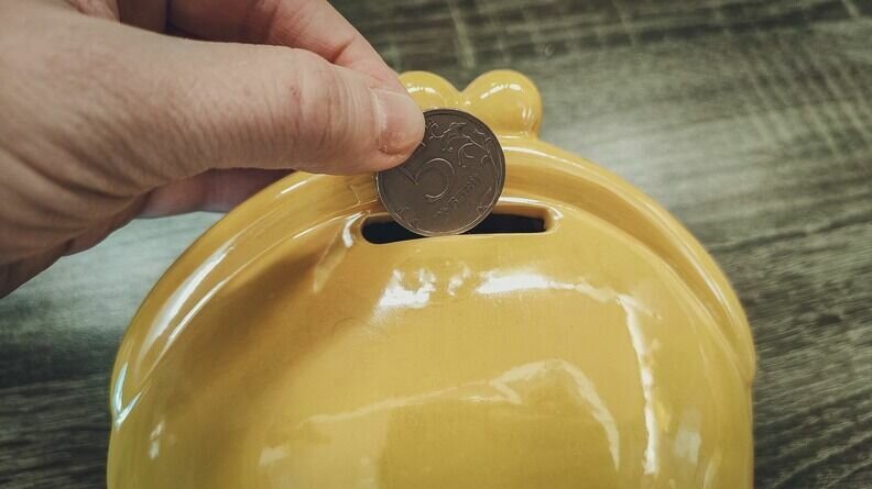     Проект закона подразумевает введение минимально допустимого уровень алиментов. Об этом сообщает федеральный источник.