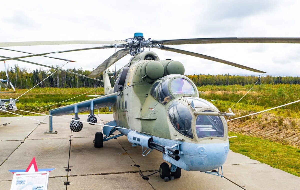 Ми-24П на открытой площадке Центра военно-тактических игр в парке «Патриот»