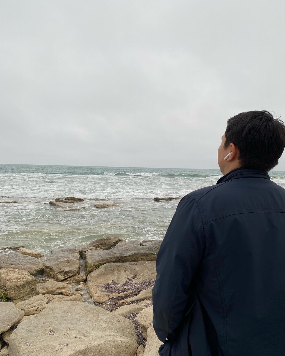 На берегу Каспийского моря.