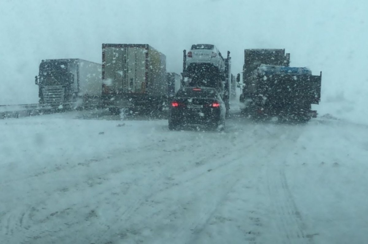    Пробка на трассе М-4 «Дон» из-за снегопада увеличилась до 20 километров