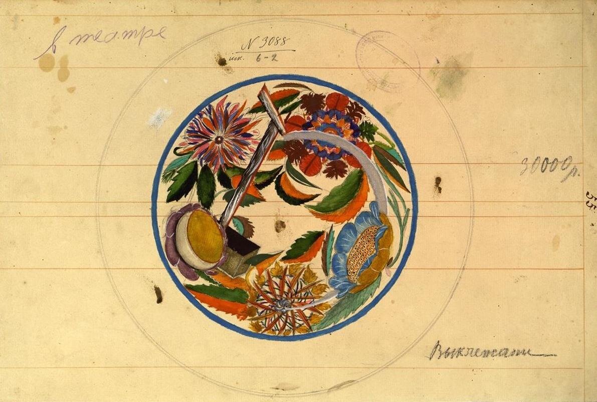Эскиз тарелки с изображением серпа и молота ("В театре"). ГФЗ, 1920. Автор Вычегжанин П.В. Карандаш, акварель, гуашь. Инв. номер Мз-Г-1000. Изображение взято из каталога Эрмитажа. 